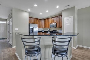 Kitchen with Breakfast Bar