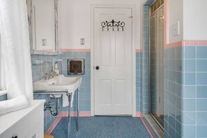 Stall showing in the bathroom too