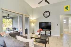 Living Room | Free WiFi | Smart TVs | Central A/C & Heating
