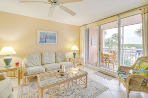 Living Room | 2nd-Floor Unit | Free WiFi | Smart TV | Central A/C