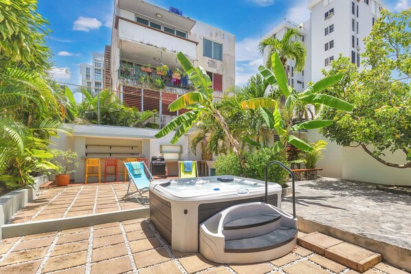 Expansive Private Courtyard with Jacuzzi and Tiki Bar and BBQ area