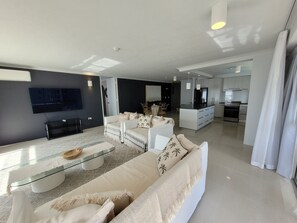U15 LIVING