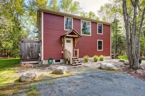 Private, wooded setting!