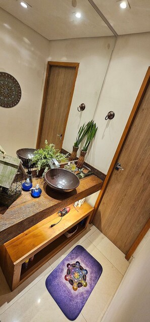 Toilet,Public Bath