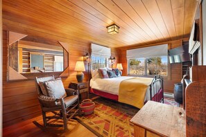 Primary- King Bedroom