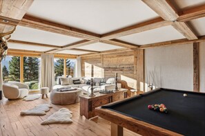 TV & Game Room