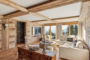 TV & Game Room