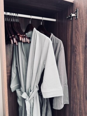 ✔️Regularly Washed hotel Bath robes