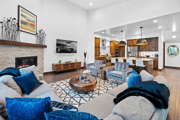 Living room: Smart TV, gas fireplace, SONOS sound system, main floor