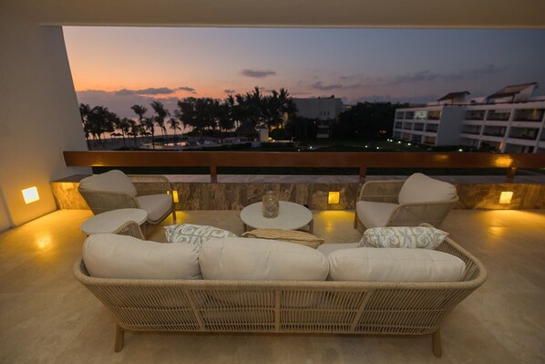 Luxury living inside and outside... day and night. This is Heaven's Loft. 
