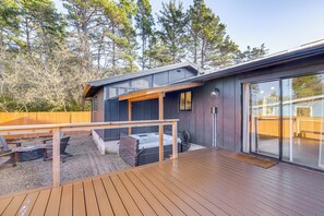 Deck | Fenced-In Yard | Hot Tub | Fire Pit