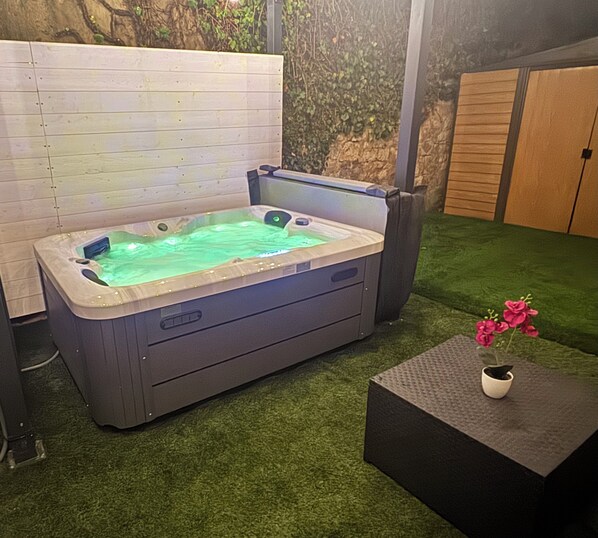 Bain à remous extérieur