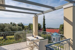 Elegant 3 bedroom villa with pool in Metaxata