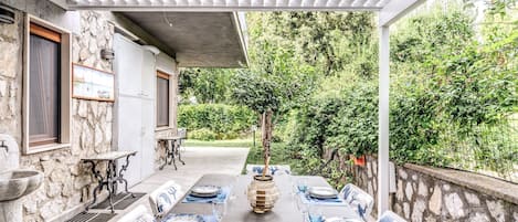 Outdoor dining
