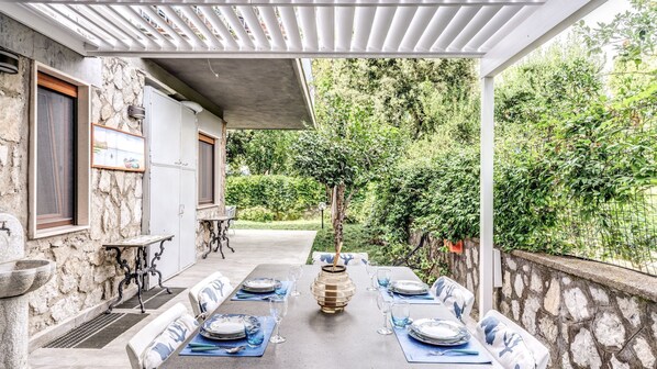 Outdoor dining