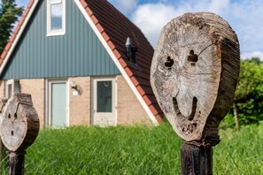 Stugans exteriör [sommar]