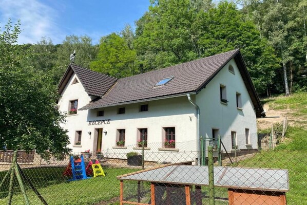 Außenseite Ferienhaus [Sommer]