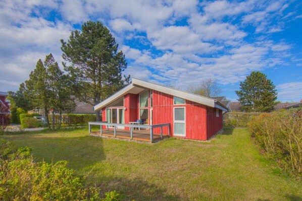 Stugans exteriör [sommar]