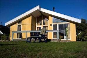 Stugans exteriör [sommar]