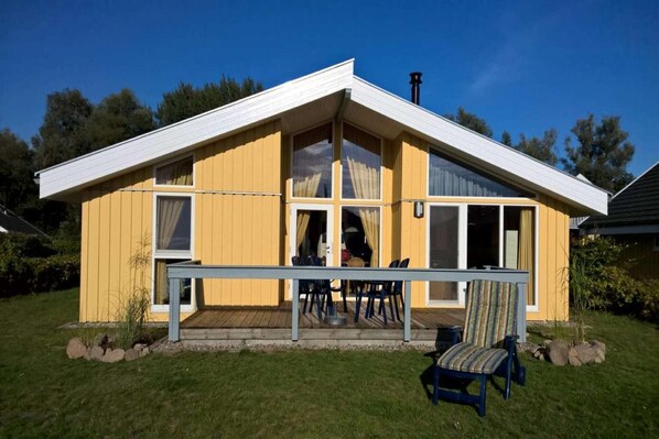 Stugans exteriör [sommar]