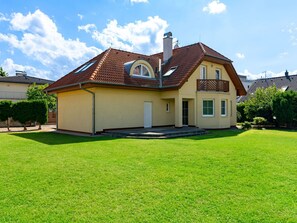 Herbe, Maison, Domicile, Zone Résidentielle, Toit, Pelouse, Jardin, Lot Terre, Chalet, Biens