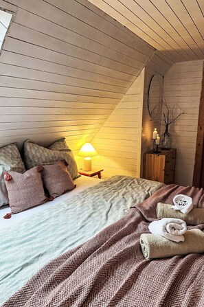 Bedroom, Wood, Bed Sheet, Bed, Bedding, Interior Design, Floor, Flooring, Linens, Textile