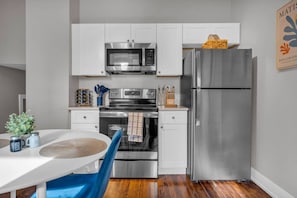 The kitchen’s open layout allows you to move freely as you prepare meals, with everything you need at your fingertips.
