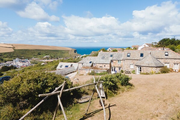 2 Porth Farm Cottages, Mawgan Porth, Cornwall, self catering with Beach Retreats.