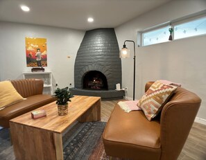 Lounge with vinyl turntable, gas fireplace, hiking books and puzzles