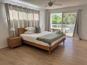 King bed, air con, fan, ensuite, private balcony