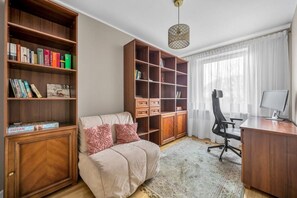 "Book Now with RENTUJEMY.COM"