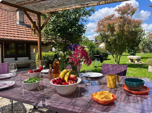 Outdoor dining