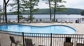 Boulder Lake Club pool (Registration fee applies)