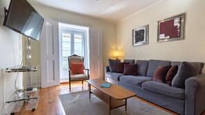 Free Wi-Fi and cable TV are at your disposal.
#comfort #apartment #lisbon #city #vacations