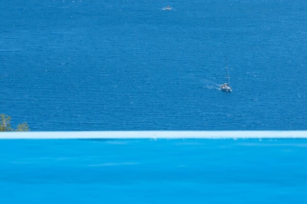 Pool with sea view (1)