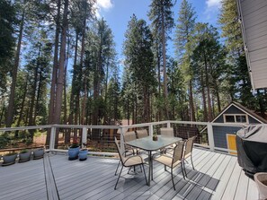 BBQ and Outdoor Dining for 6 Amongst the Quiet Forest 