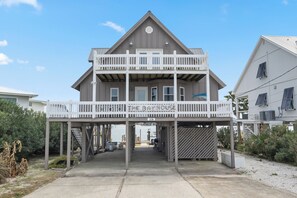  Sun, sea, and serenity!  Your perfect getaway starts here.