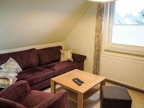 Möbel, Interior Design, Flooring, Fussboden, Holz, Zimmer, Couch, Beleuchtung, Holzboden, Wohnzimmer