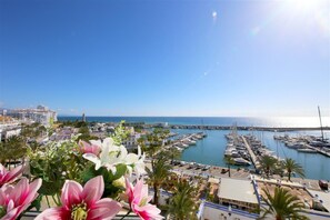 Stunning direct sea views and views to the marina from this apartment