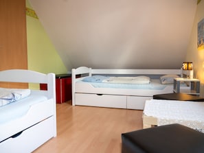 Schlafzimmer 2