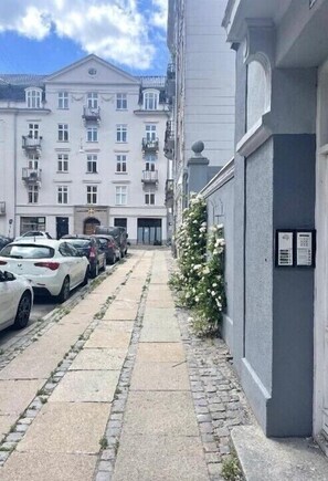 entrance to the stairway leading to the apartment