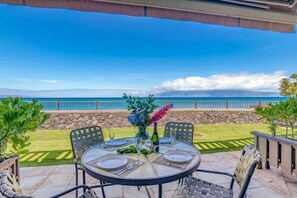 Lanai Dining for 4 off the main living space
