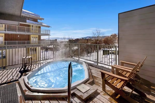 Bain à remous extérieur
