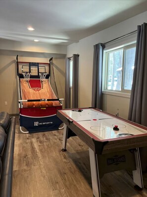 Air hockey & basketball hoop game