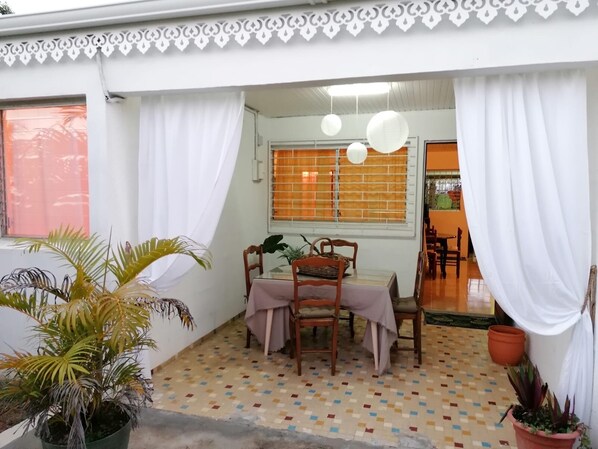 Outdoor dining