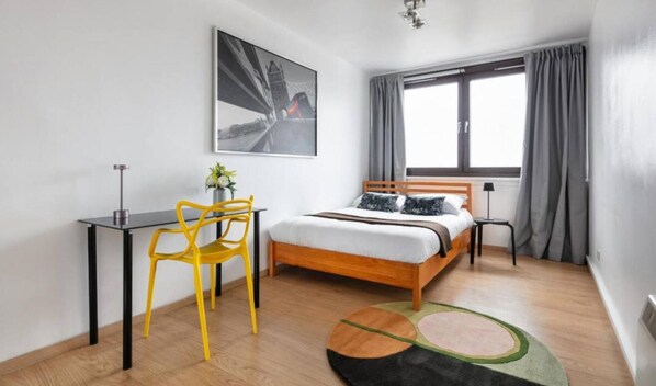 Double Bedroom with Workspace