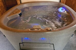 Indoor spa tub