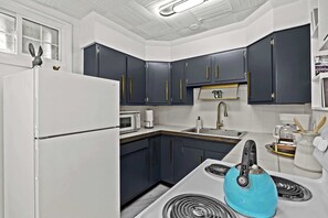 Kitchen: Everything you need to feel at home and enjoy your culinary creations.