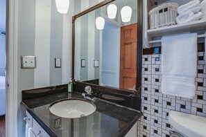 master bath with easy access walk in shower an d always fresh, fluffy towels!