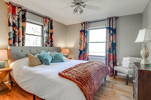 king size bed with luxury linens!